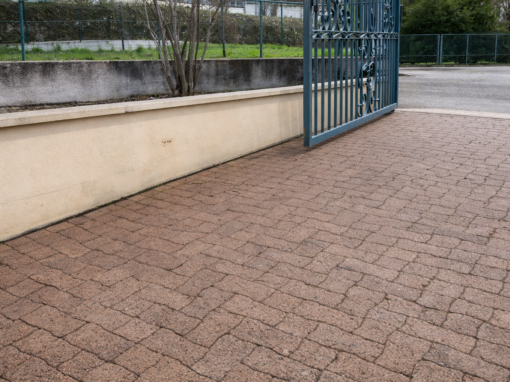 Nettoyage de pavés et muret extérieur